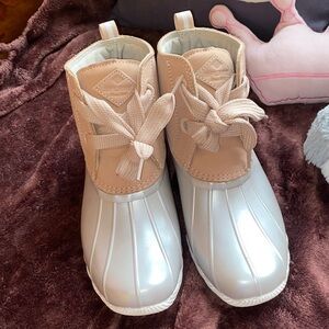 Sperry Women's Pinkish Tan and Silver Winter Boots